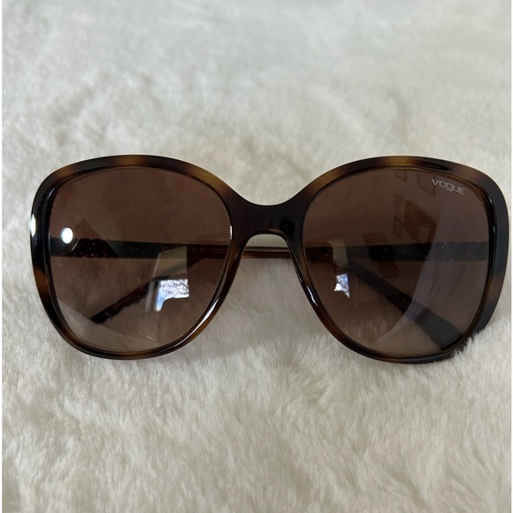 Vintage Authentic Vogue Brown Glasses
No scratches, good condition. - Picture 2 of 10